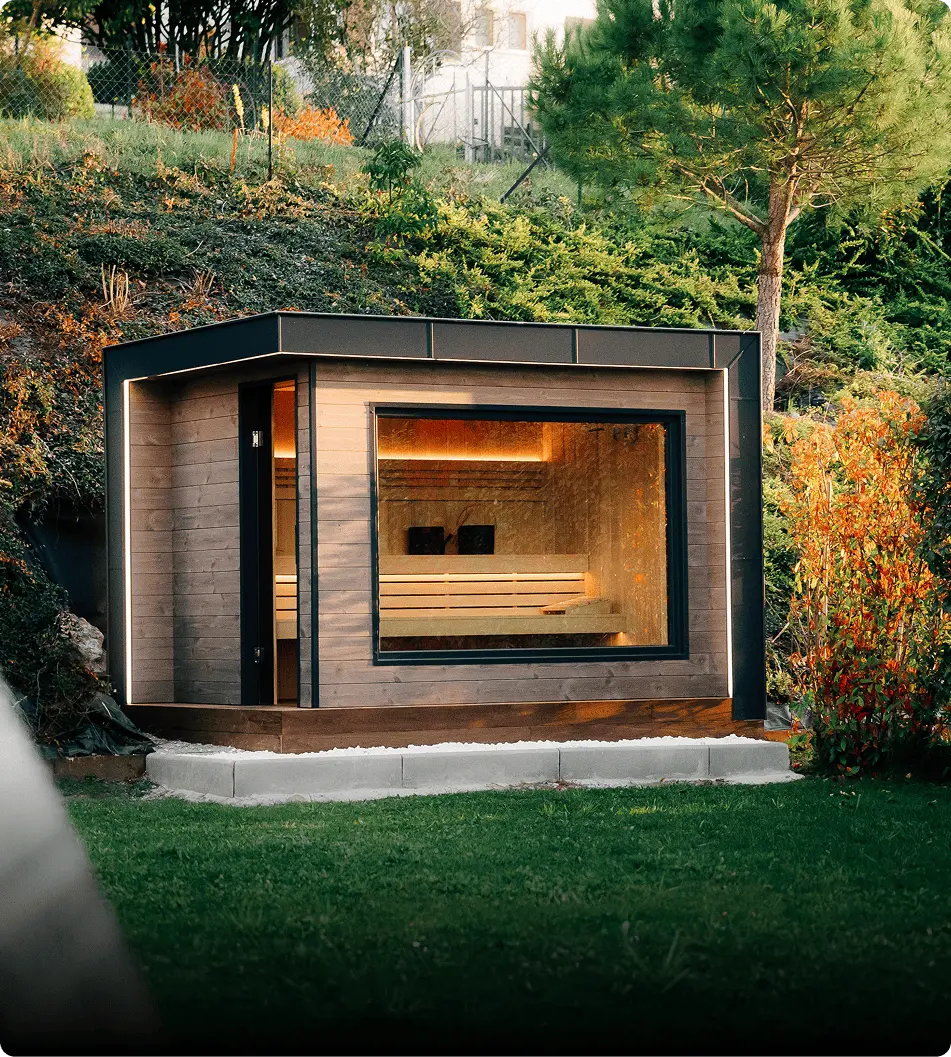 Sauna extérieur modèle Svelte installé dans un jardin à Neuvecelle