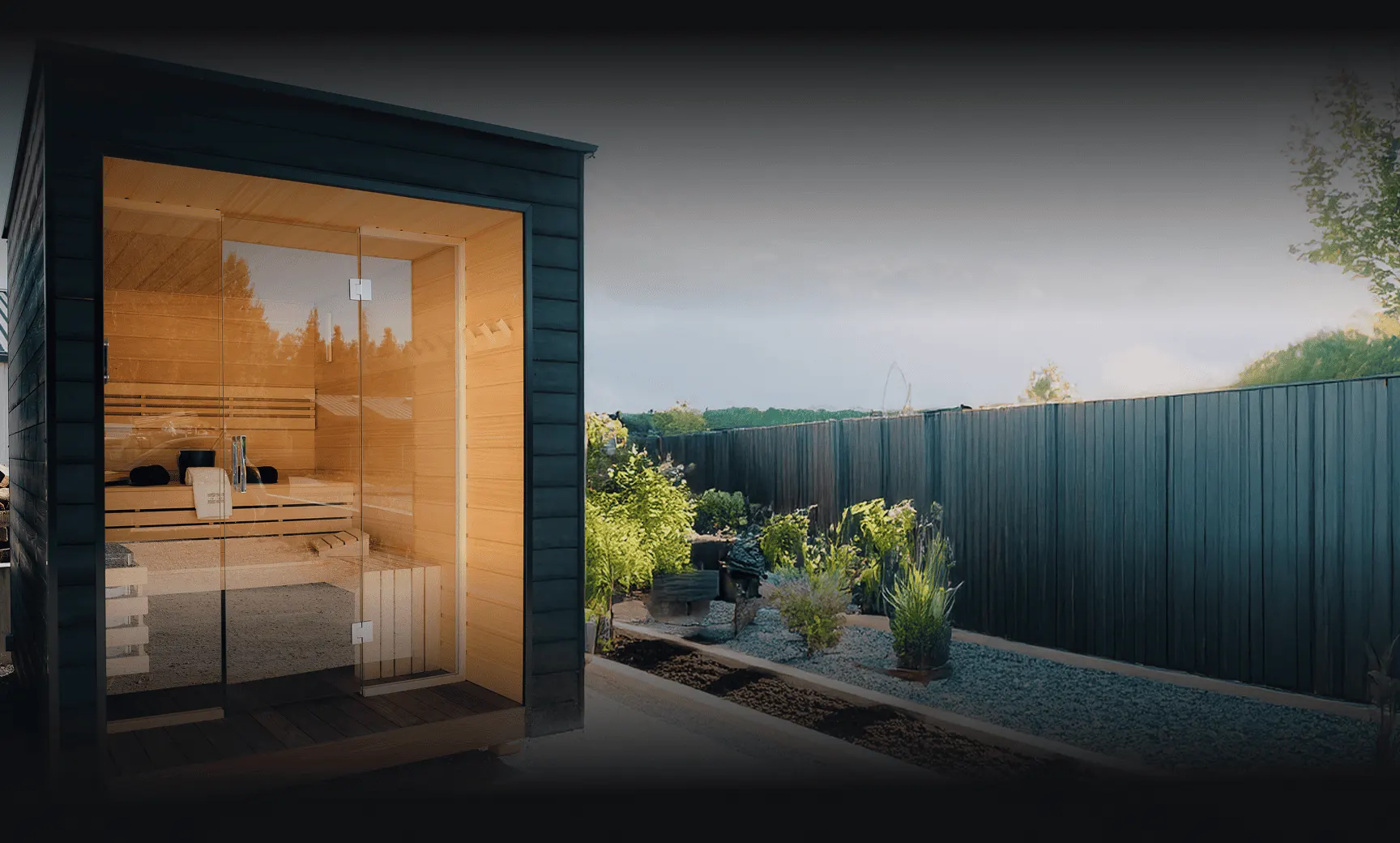Sauna extérieur modèle Lumene installé dans le jardin d'un client